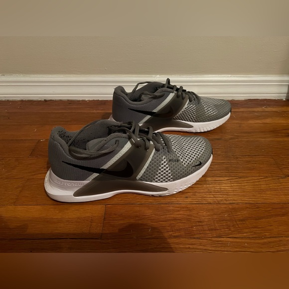 Used Men’s Nike Renew Gray Sneakers - Size 8 - Picture 3 of 8